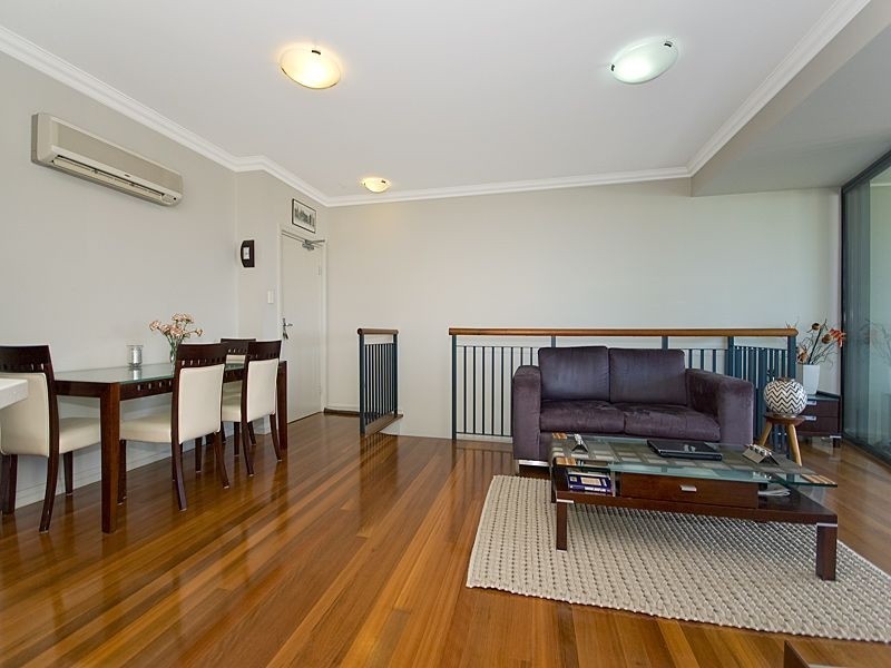 2/60 Kensington Terrace, Toowong QLD 4066