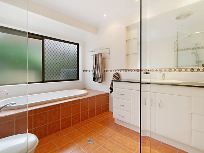 38 Nankoor Street, Chapel Hill QLD 4069