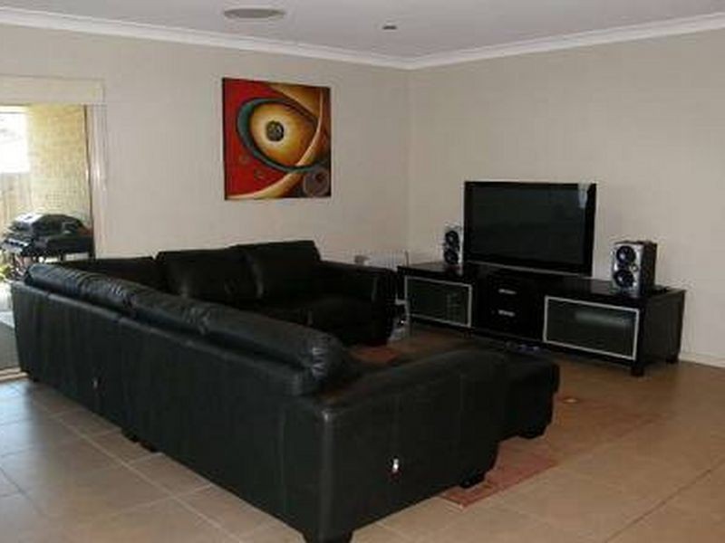 8 Frederick Street, Moggill QLD 4070