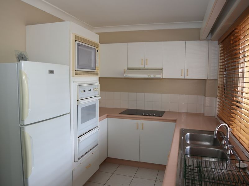 2/42 Waverley Road, Taringa QLD 4068