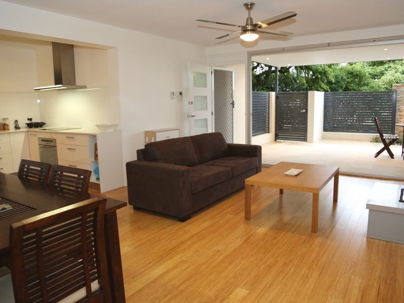 2/37 Sisley Street, St Lucia QLD 4067