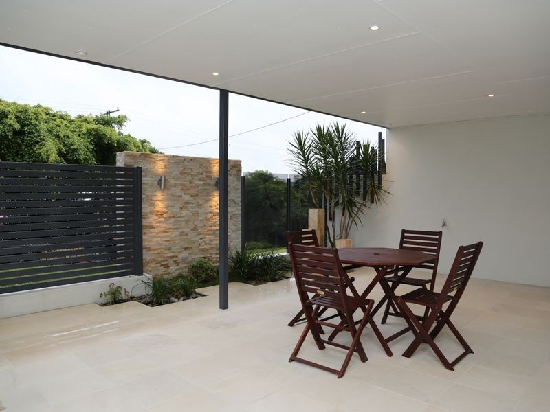 2/37 Sisley Street, St Lucia QLD 4067