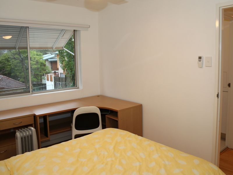 2/37 Sisley Street, St Lucia QLD 4067