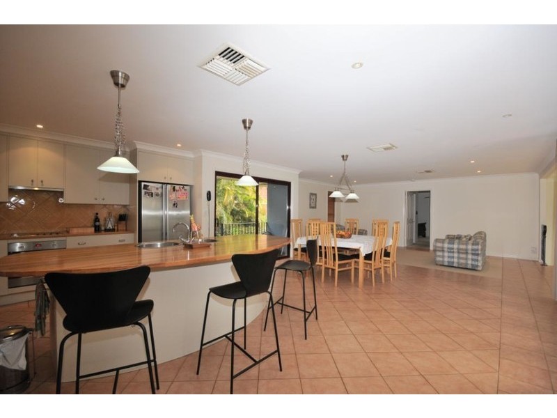 2 Ruth Miller Close, Fig Tree Pocket QLD 4069