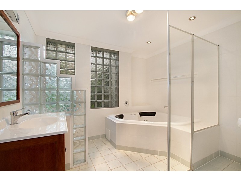 43 Kenmore Road, Kenmore QLD 4069