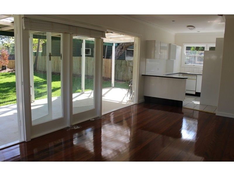 10 Blackstone Street, Indooroopilly QLD 4068