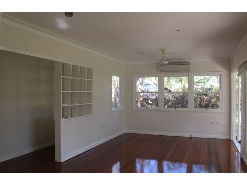 10 Blackstone Street, Indooroopilly QLD 4068