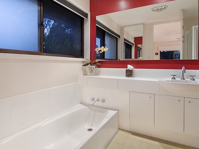 40 Fairweather Street, Kenmore QLD 4069