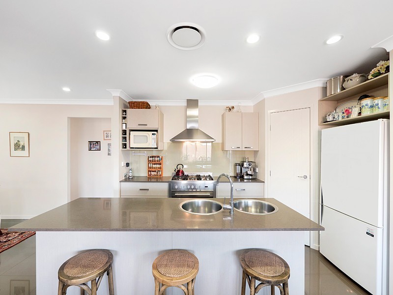 35 Rise Place, Moggill QLD 4070