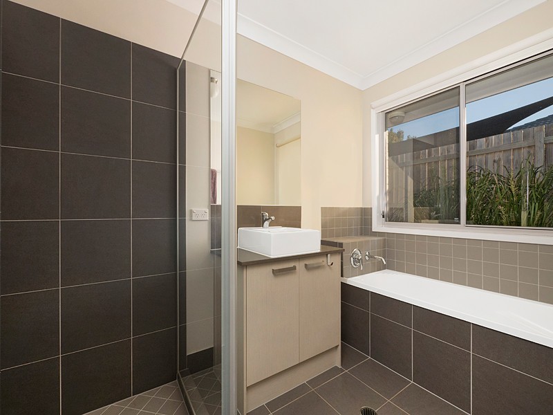 35 Rise Place, Moggill QLD 4070