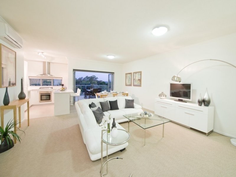 702/30 Riverview Terrace, Indooroopilly QLD 4068
