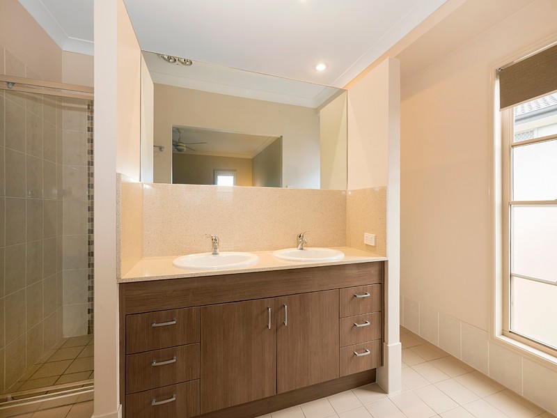 51 Grange Place, Moggill QLD 4070