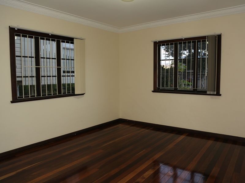 83 Long Street West, Graceville QLD 4075