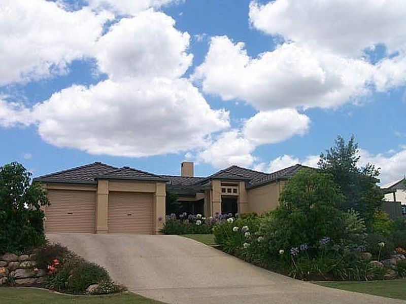11 Jamieson Place, Brookfield QLD 4069