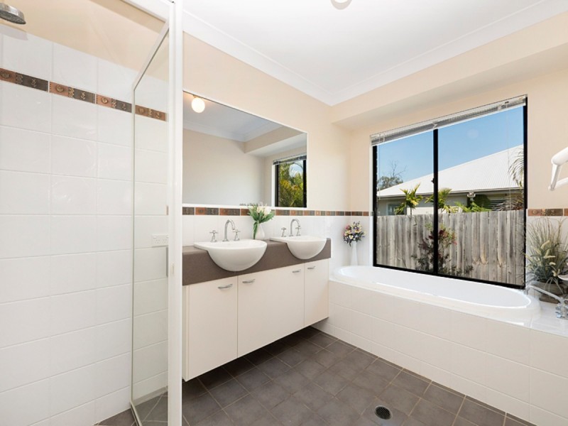 60 Glenwood Place, Moggill QLD 4070