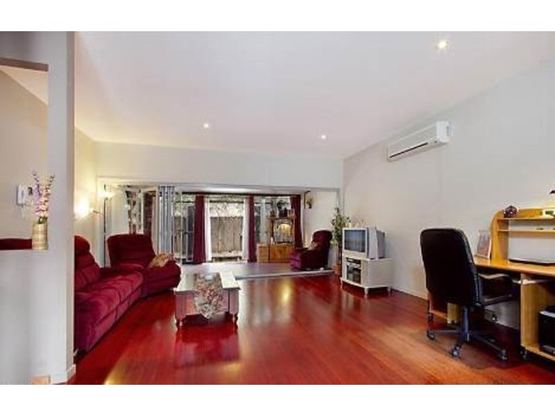 8/5 Sovereign Street, Indooroopilly QLD 4068