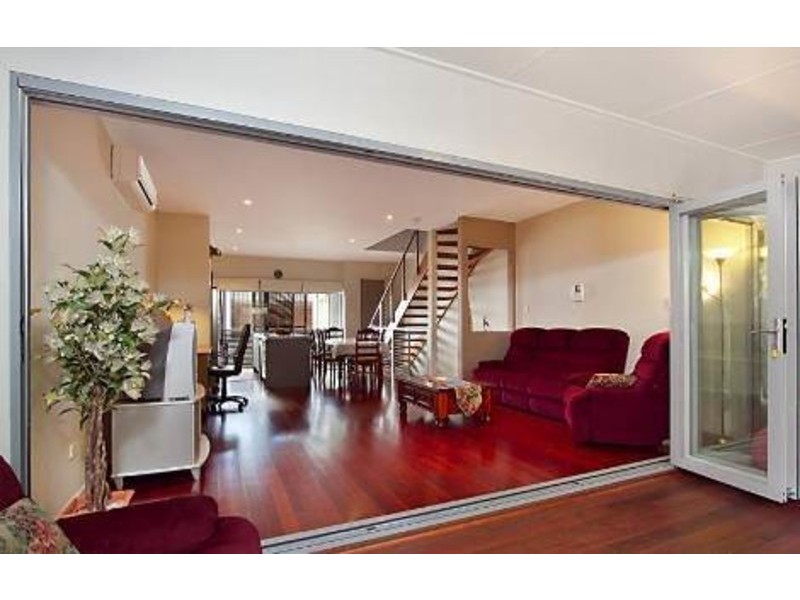 8/5 Sovereign Street, Indooroopilly QLD 4068