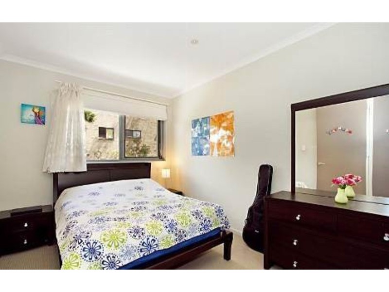 8/5 Sovereign Street, Indooroopilly QLD 4068