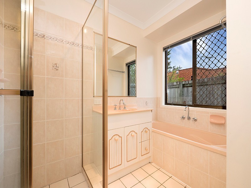 1 Creswick Place, Bellbowrie QLD 4070