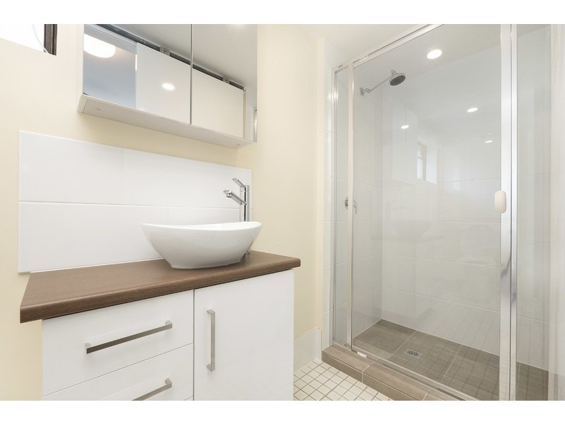 6/116 Clarence Road, Indooroopilly QLD 4068