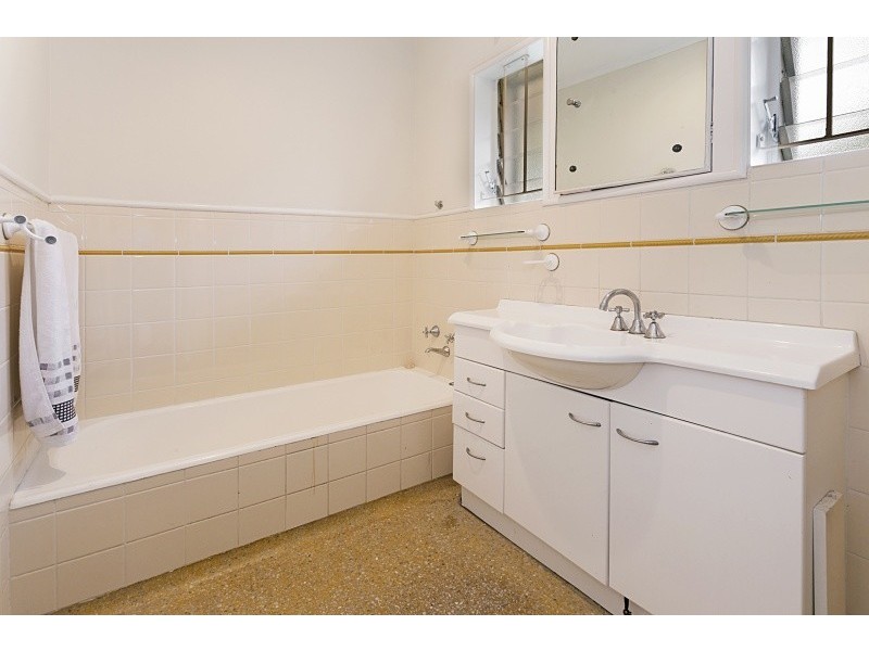 16 Bellevue Terrace, St Lucia QLD 4067