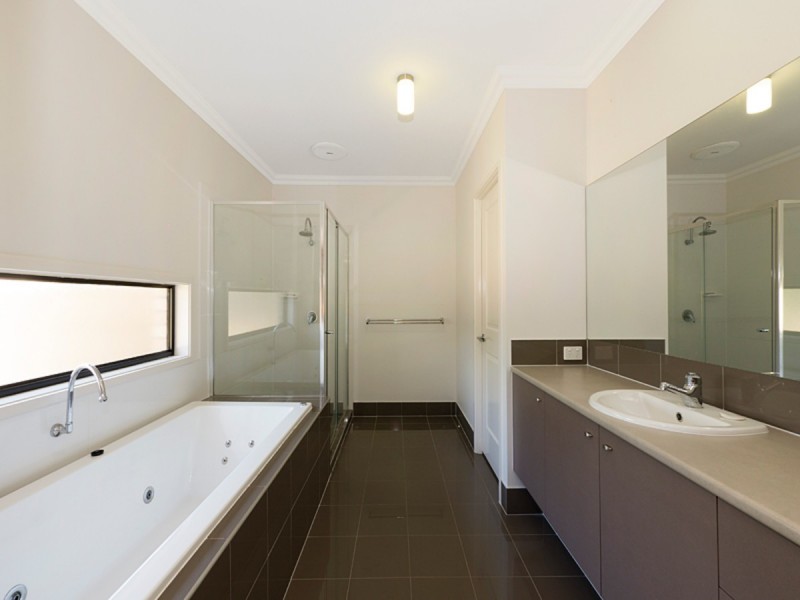 11 Lancewood Place, Moggill QLD 4070