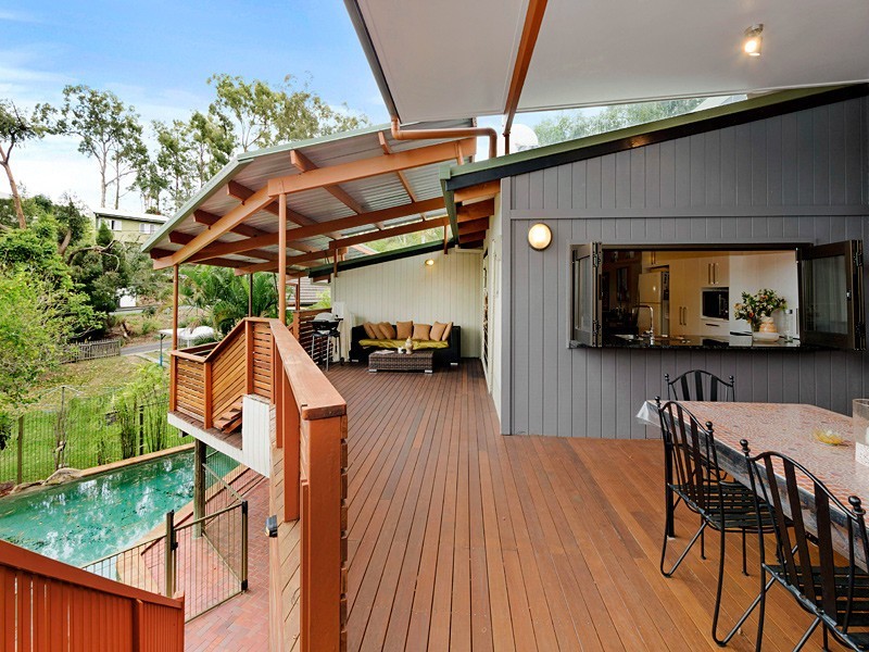 13 Orchard Terrace, St Lucia QLD 4067