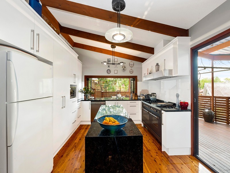 13 Orchard Terrace, St Lucia QLD 4067
