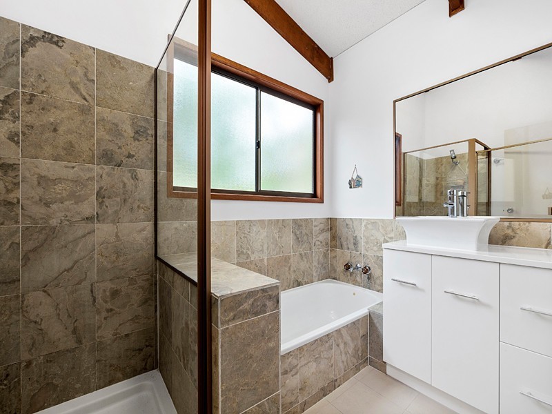 13 Orchard Terrace, St Lucia QLD 4067