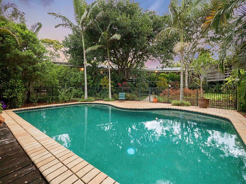 42 Gilruth Road, Kenmore QLD 4069