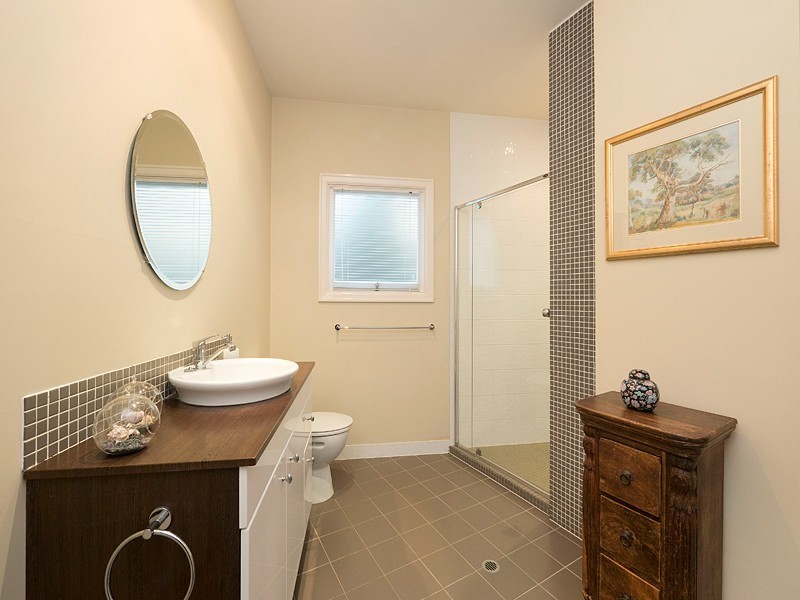 42 Gilruth Road, Kenmore QLD 4069