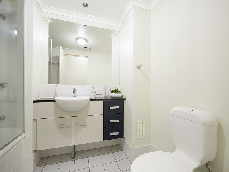 18/8 Belgrave Road, Indooroopilly QLD 4068