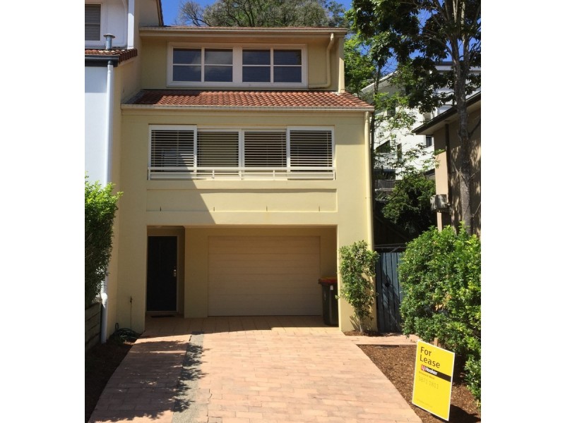 25 Dengate Lane, St Lucia QLD 4067