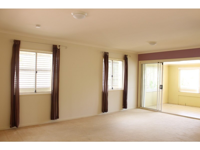 25 Dengate Lane, St Lucia QLD 4067