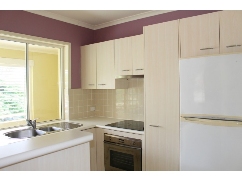 25 Dengate Lane, St Lucia QLD 4067