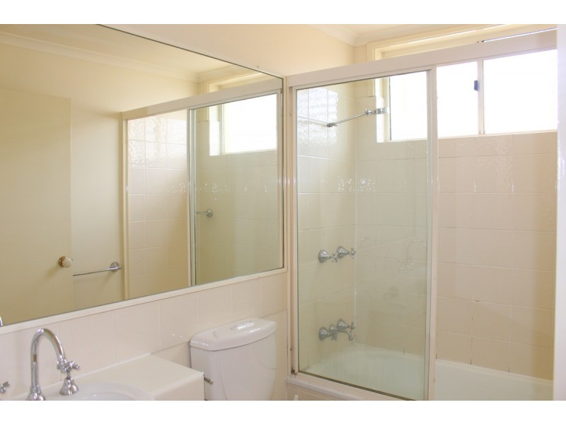 25 Dengate Lane, St Lucia QLD 4067