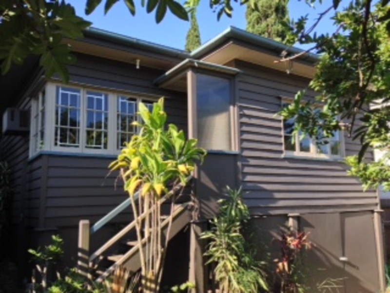 10 Newcross Street, Indooroopilly QLD 4068