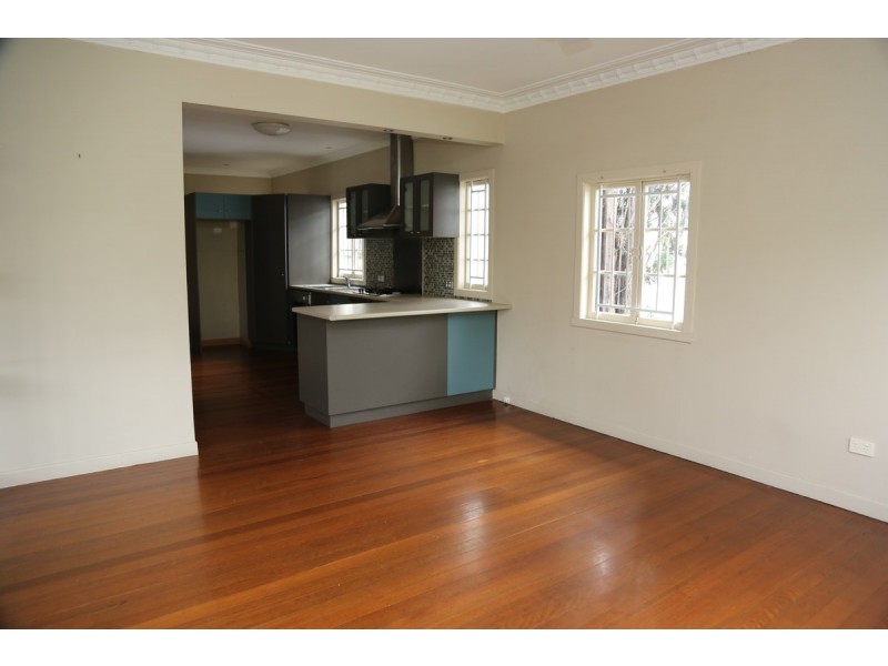 10 Newcross Street, Indooroopilly QLD 4068