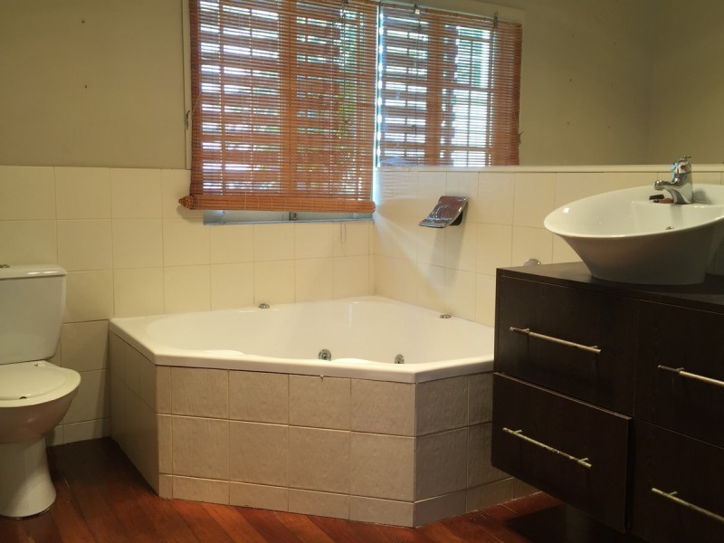 10 Newcross Street, Indooroopilly QLD 4068