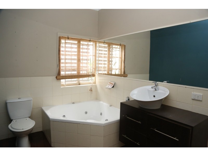 10 Newcross Street, Indooroopilly QLD 4068