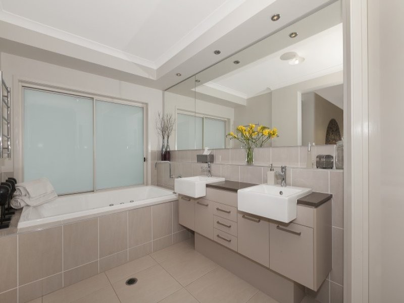 12 Paperbark Circuit, Moggill QLD 4070