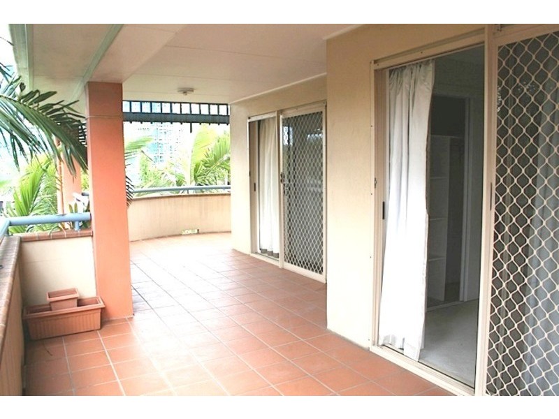 8/31 Glen Road, Toowong QLD 4066