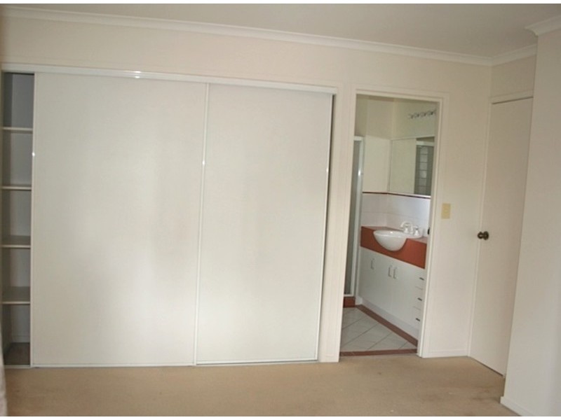 8/31 Glen Road, Toowong QLD 4066