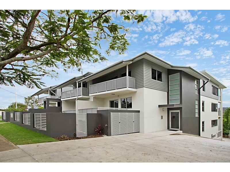 2/4 Carmody Road, St Lucia QLD 4067
