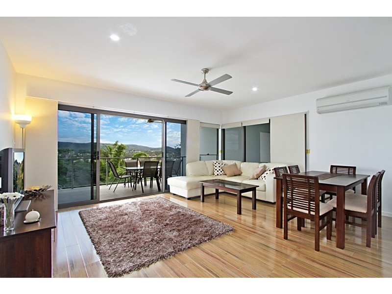 2/4 Carmody Road, St Lucia QLD 4067