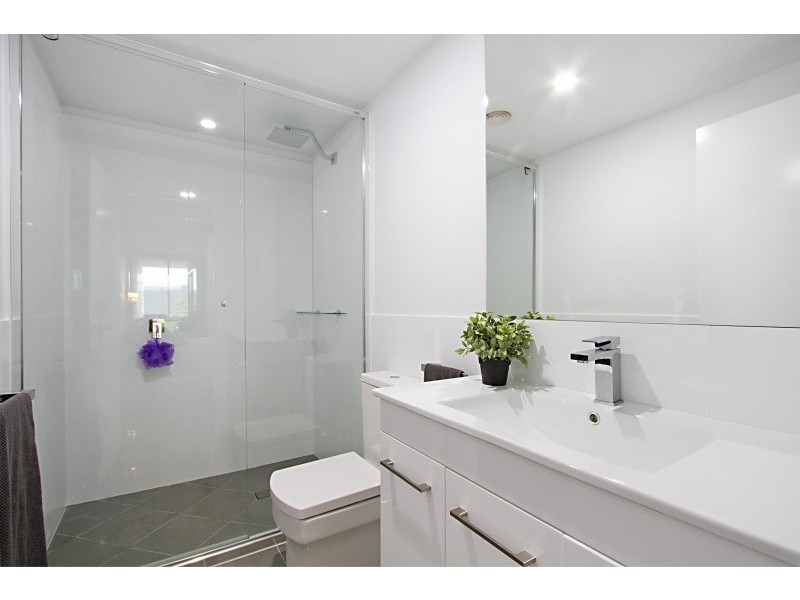 2/4 Carmody Road, St Lucia QLD 4067