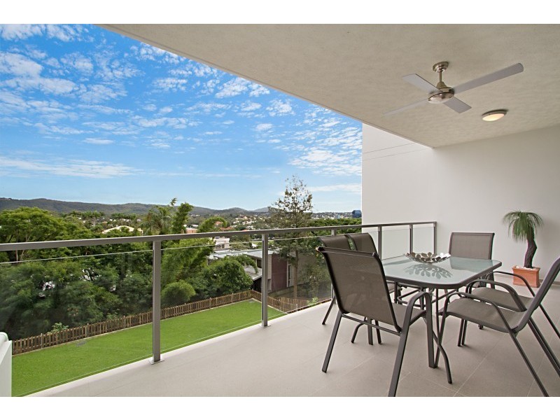 2/4 Carmody Road, St Lucia QLD 4067