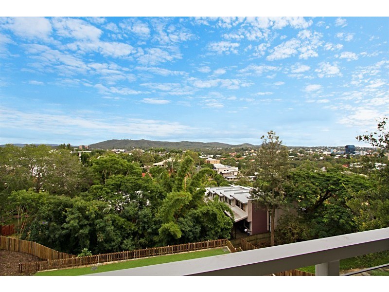 2/4 Carmody Road, St Lucia QLD 4067