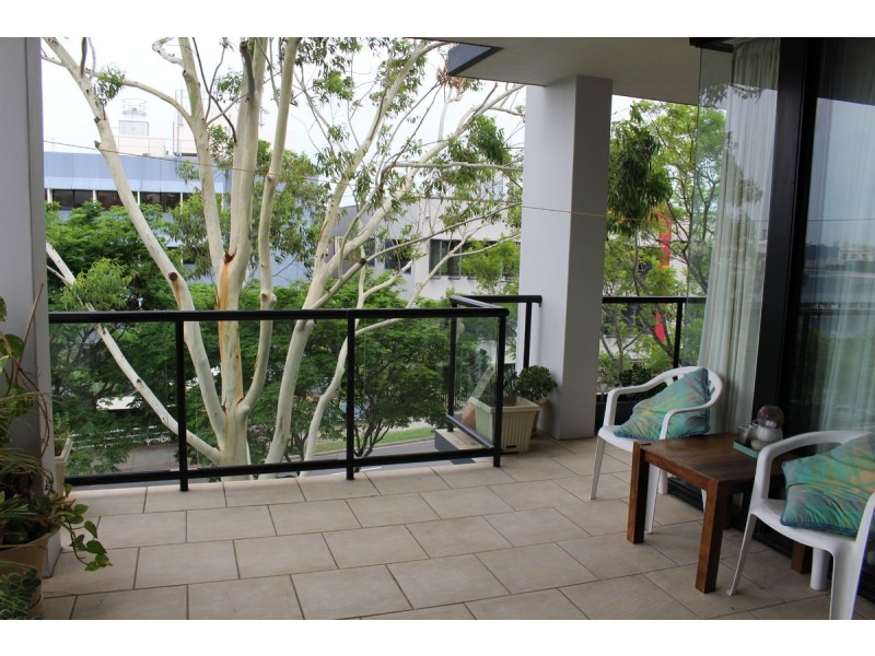 21/26 Holland Street, Toowong QLD 4066