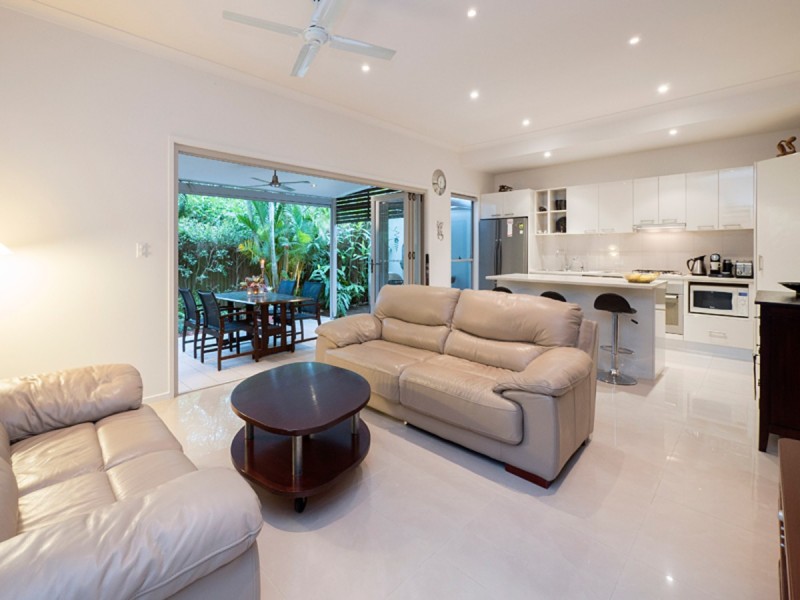 3/146 Carmody Road, St Lucia QLD 4067